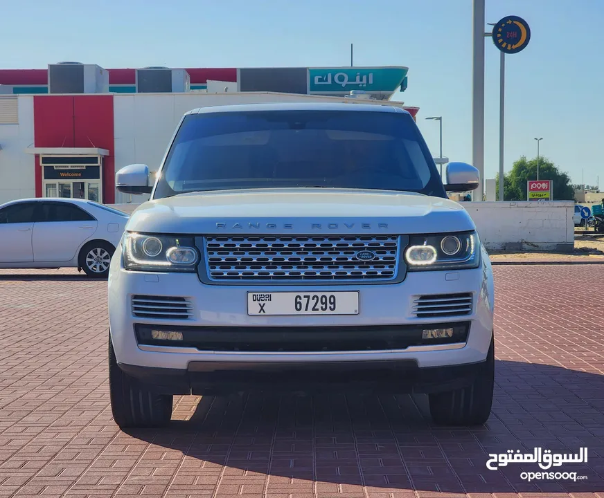 2016 Range Rover Vogue - Gcc Specs / Full Option / V8