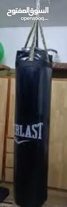 بوكس ملاكمه جديد من شركهEVERLAST و بيجي معاه هدايا  و شنكل وهو مناسب لل اعمار 9,35 وقوي جدا السعر 35