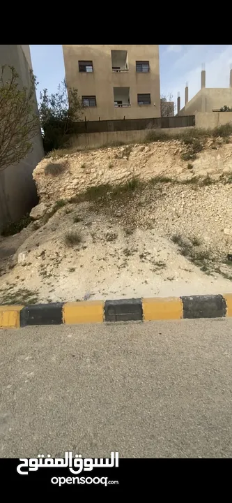 ارض للبيع حوض عويس جنب المرقب بعيدة عن شارع الحزام كيلو خلف مركز امن المنارة