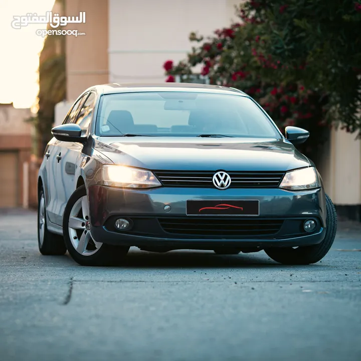 VOLKSWAGON JETTA Excellent Condition Grey 2013