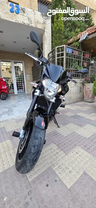 دراجة ابريليا 750 cc بحالة ممتازة 2016 ماشية 24000 فقط مالك ثاني صيانة دورية في الشركة 3200 دينار