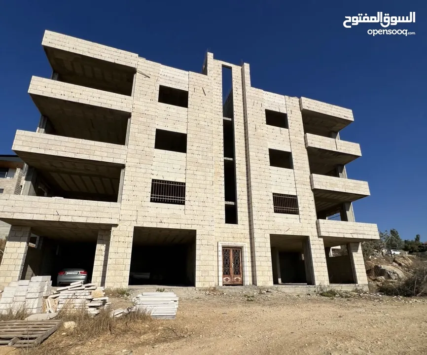 عماره سكنية للبيع في المزرعه الغربية بسعر 270 الف دينار