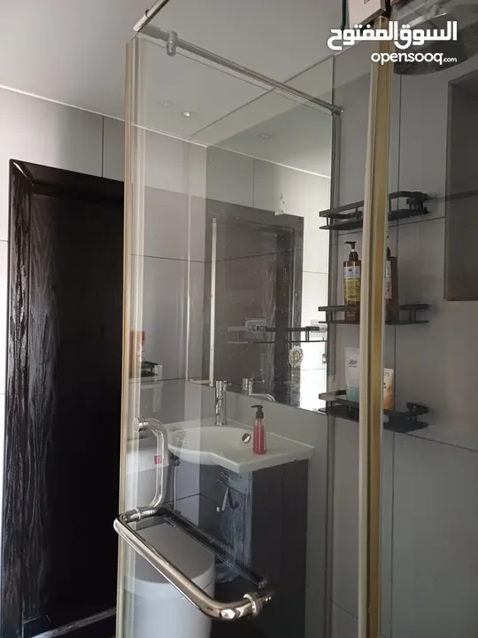 امواج شقه مطله على البحر للبيع