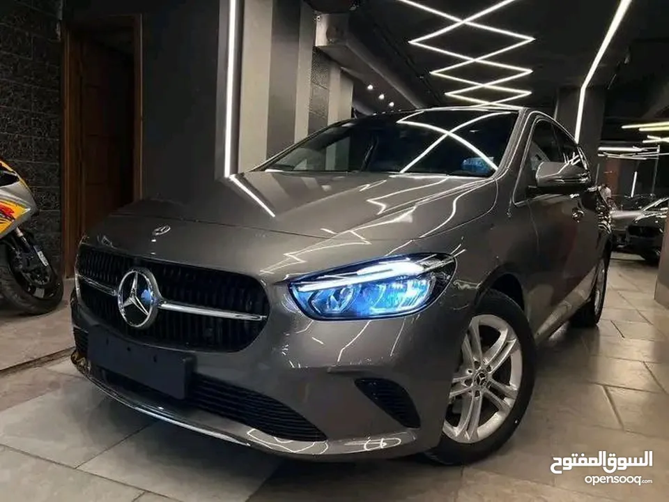 Mercedes benz B200 Facelift  وكيل  زيرو 2023  الشكل الجديد رمادي فرش اسود  متاح كاش و تقسيط