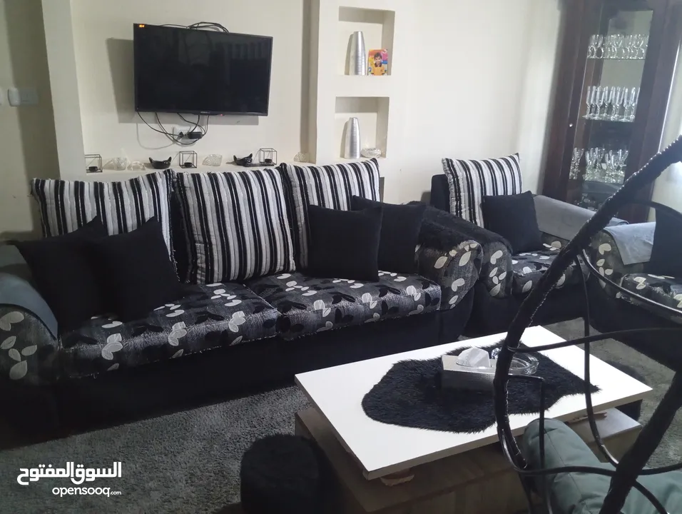 طقم كنب لون سكني واسود