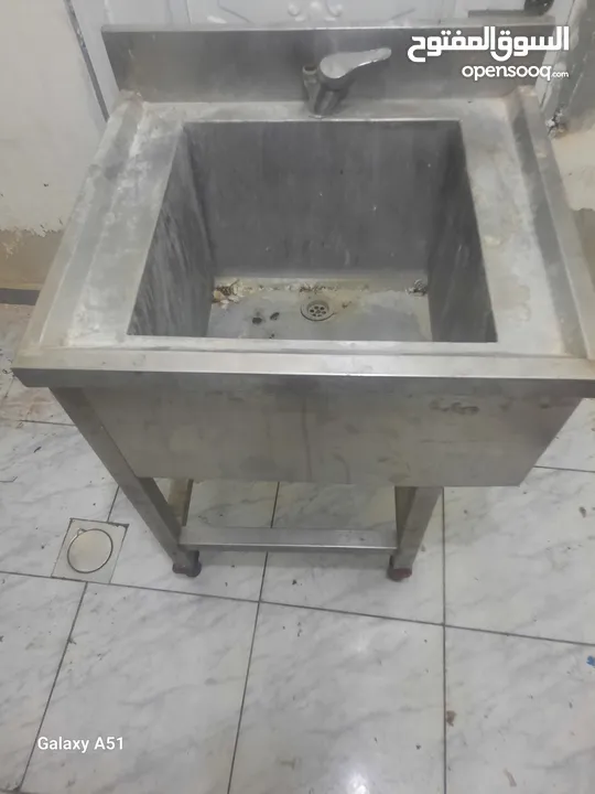 عده مطعم  ماكنه حمص ومجلى وصاج فلافل وجره فول ستيل