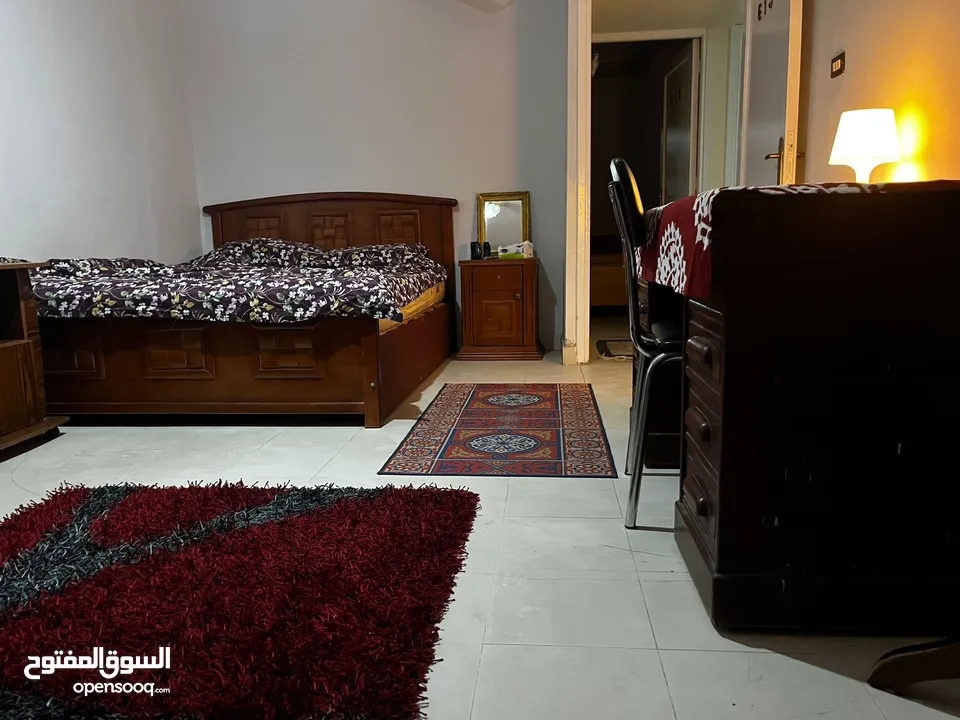 شقة مفروشة غرفتين مكيفة للايجار في مدينة نصر بالقرب من النادي الأهلي وبسعر مناسب