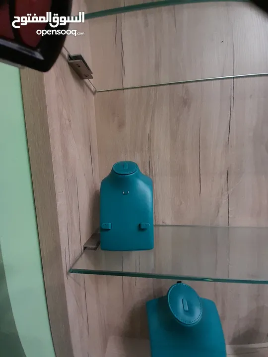 للبيع كمية من منظمات عرض المجوهرات المخملية