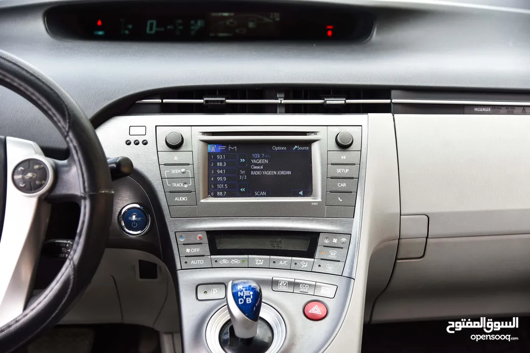 تويوتا بريوس هايبرد بحالة الشركة Toyota Prius Hybrid 2015