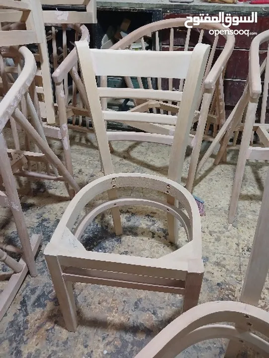كرسي مقعد منجد حسب الطلب خشب زان لف على البخار مناسب للكفيهات والمطاعم والمقاهي