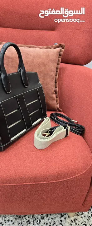شنطة جلد طبيعي ( salvatore ferragamo calfskin thestudiocagebagsella) صناعة ايطالية
