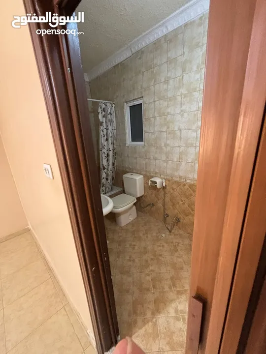 شقه لإيجار الشهري طابق 3 مع مصعد بريموت كل طابق 2 شقه  الحي الجنوبي قرب مطعم فول ونار عمارة الشيماء