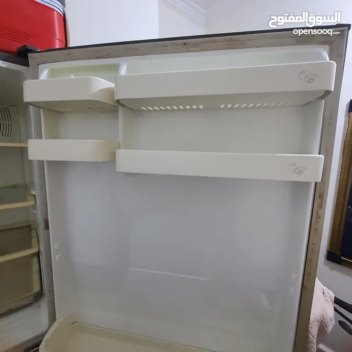 ثلاجة و مكنسه و تلفزيون للبيع