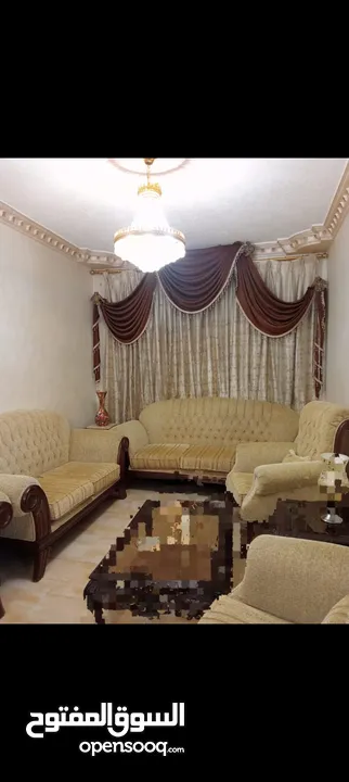 كنب 9 مقاعد تقيل وشبه جديد وخشب زان مع برادي