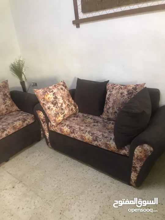 طقم كنب قطعتين كبار وقطعة ثنائية نظيف بحالة ممتازة