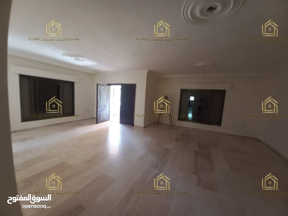 شقة سوبر ديلوكس ارضي مع حديقة وترسات مدخل مستقل
