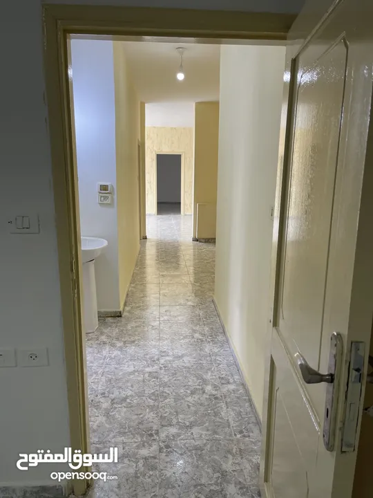 عمارة اللالا  بطن الهواء المنطقة الصناعية قرب درس مول  ملاحظة يوجد  اربع شقق للإيجار