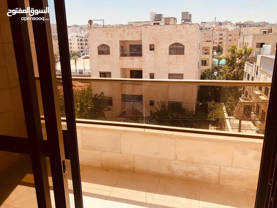 شقة مفروشة مميزة للبيع في شارع الجامعة