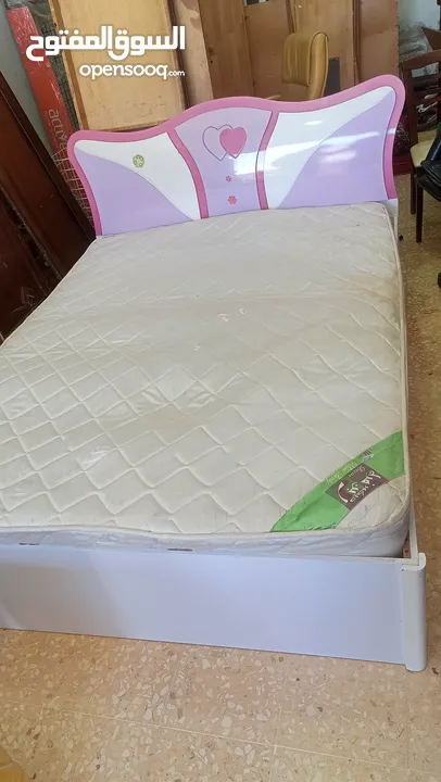 تخت مفرد ونص مع فرشه زنبركيه