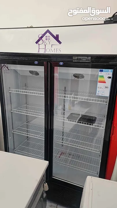 ثلاجه عرض مغلقه باب عدد 2 اقتصادية في توفير الكهرباء شبه جديدة