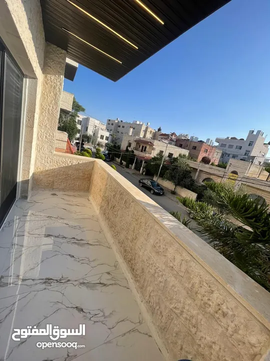 شقه فاخره للبيع بسعر حرق في الجندويل 200م طابق أول من المالك مباشره