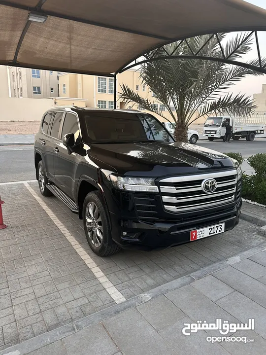 Land Cruiser GXR. Twin Turbo - Al futtaim motor  original paint under warranty 50,000km