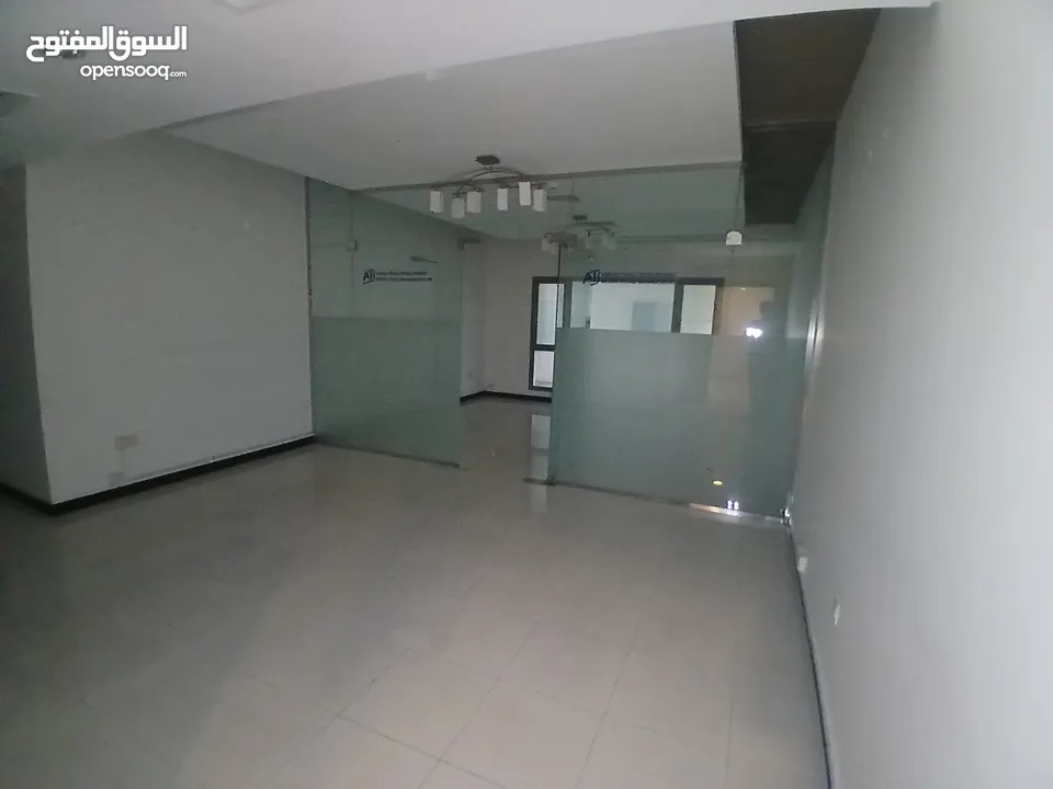 Spacious 140sqm in a prime Sanabis location, ready to move in, offering comfort and convenience.....