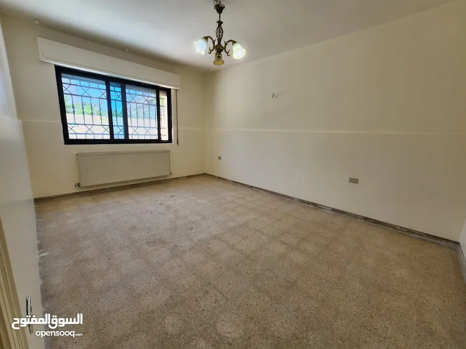شقة فارغة للإيجار في الشميساني - ref: 14635