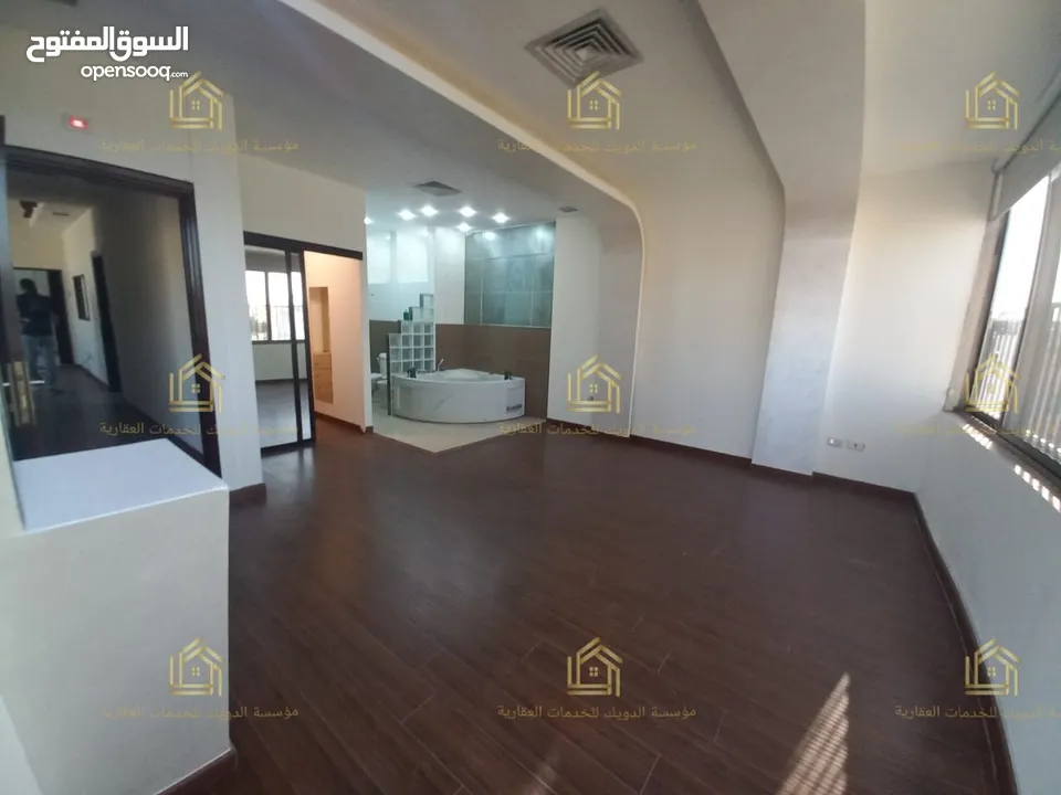 روف مميز - دير غبار - 3نوم 1ماستر - 200م - ترس بإطلالــــه بانوراما
