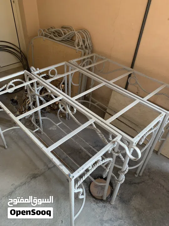 اثاث صالون او حلاق او مساج مستعمل للبيع