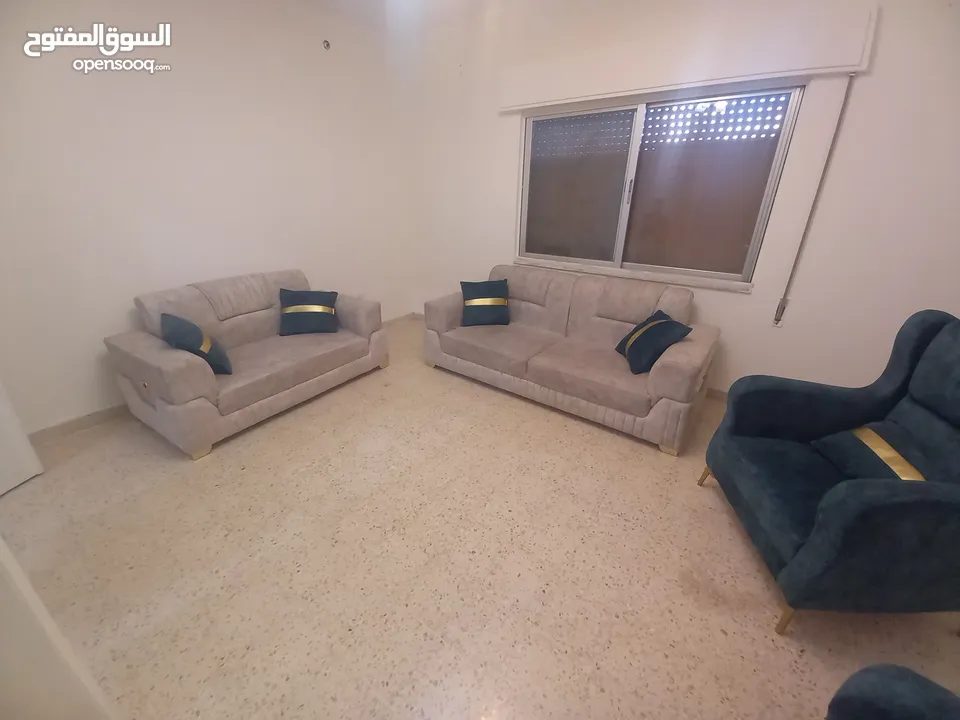 طقم كنب مستعمل بحالة الوكالة للبيع