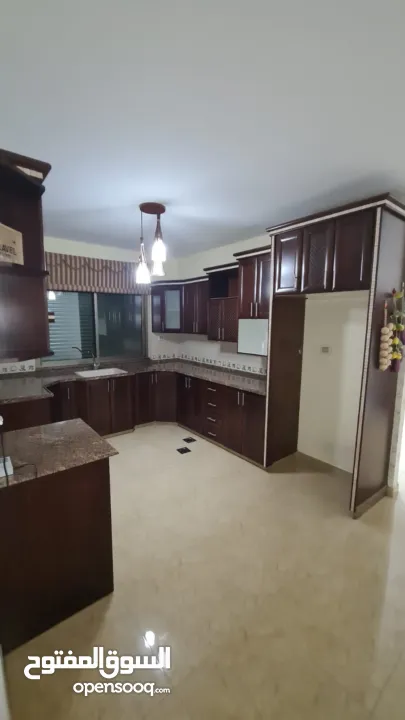 شقة غير مفروشة للايجار في ام الشرايط قرب عسل وبصل