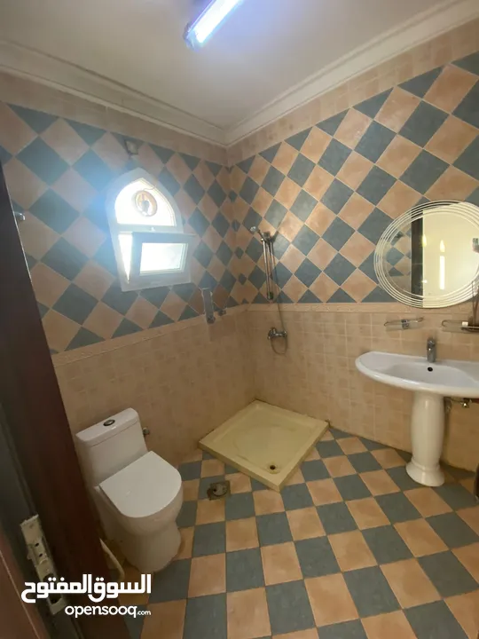 استوديو بالعذيبة غرفة ومطبخ وحمام Studio in Azaiba room, kitchen and bathroom