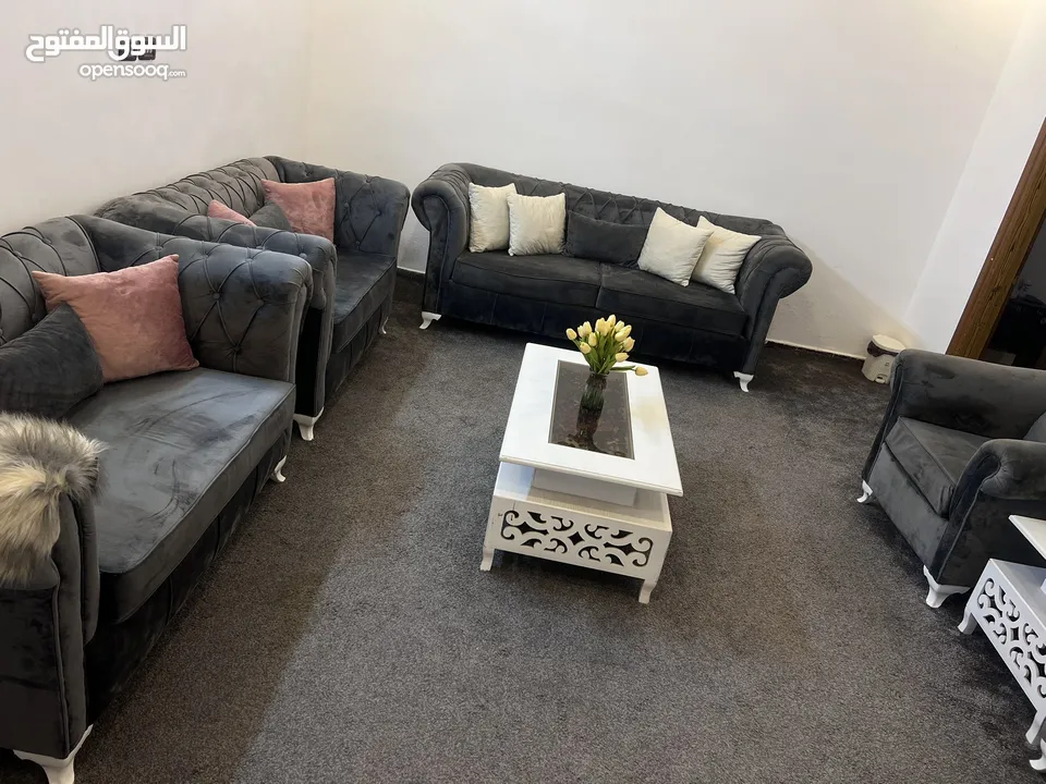 طقم كنب جديد قعدته مريحه خشب زان قابل للتفاوض