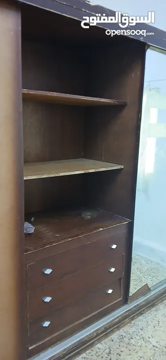 خزانة كبيرة أبواب سحب
