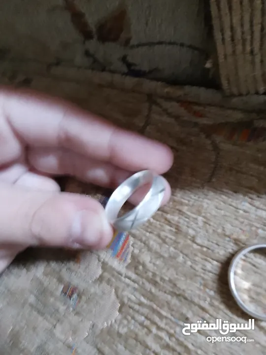 خواتم الفضة مش مدعوكه في كل شيء