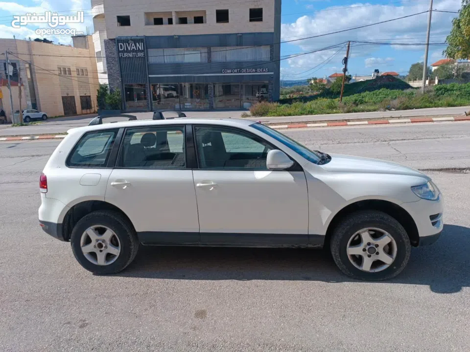 فولكس فاجن طوارق 2008 بحالة الوكالة  ماتور ديزل 3000 V6 عداد 145000 جير و ماتور و شصيات 100% وعلى ال