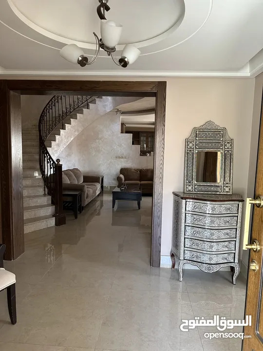فيلا للايجار السنوي في ضاحية الرشيد