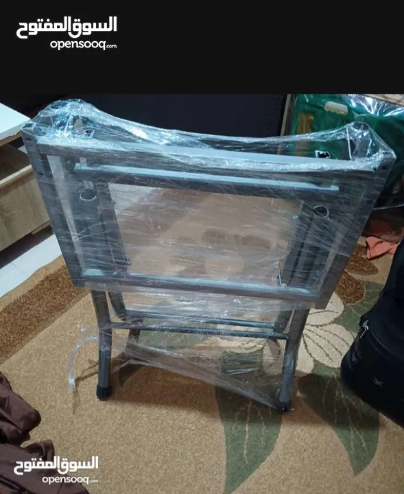 طاولة بلاستيك لون بني إستعمال بسيط
