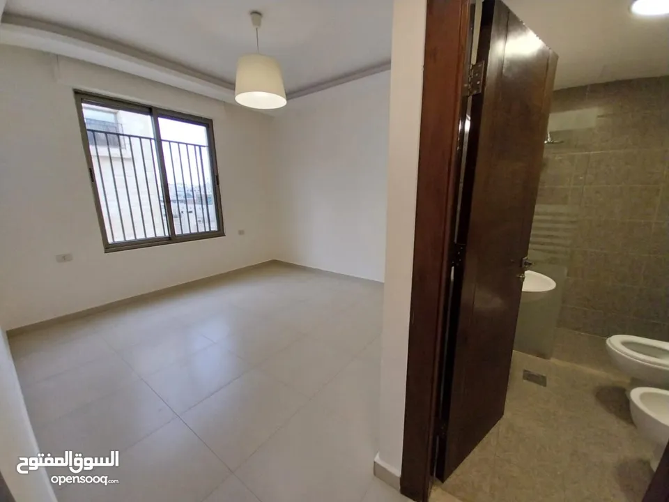 شقة غير مفروشة للإيجار ( Property 38864 ) سنوي فقط