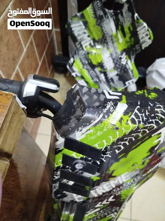 للبيع مجموعه سكوترات سعر الوقوف أسود