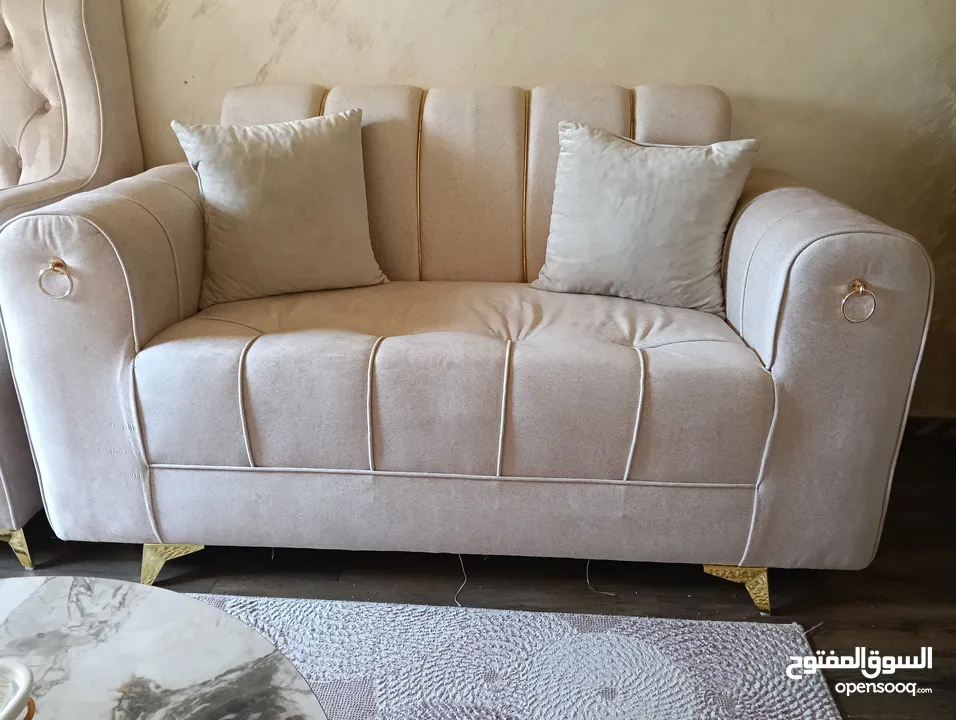 غرفة ضيوف شبه جديده تسع مقاعد