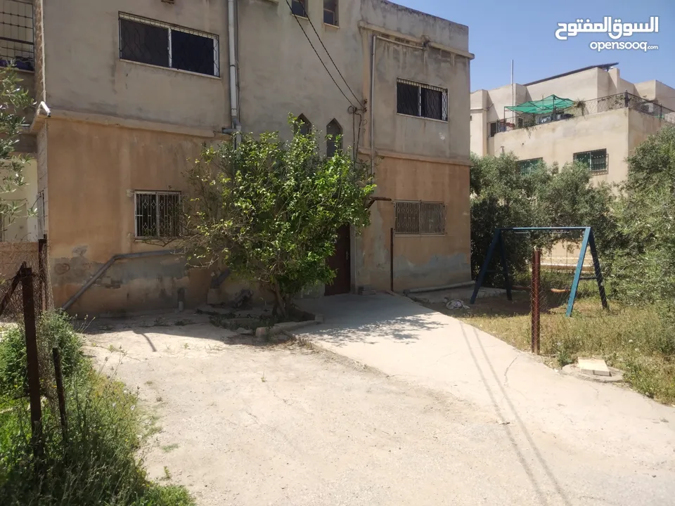 بيت طابقين للبيع