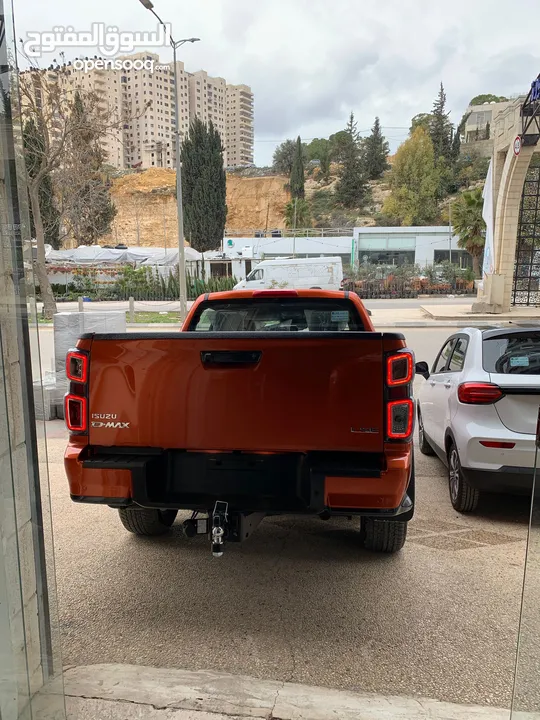 اسوزو ديماكس الوان مميزة