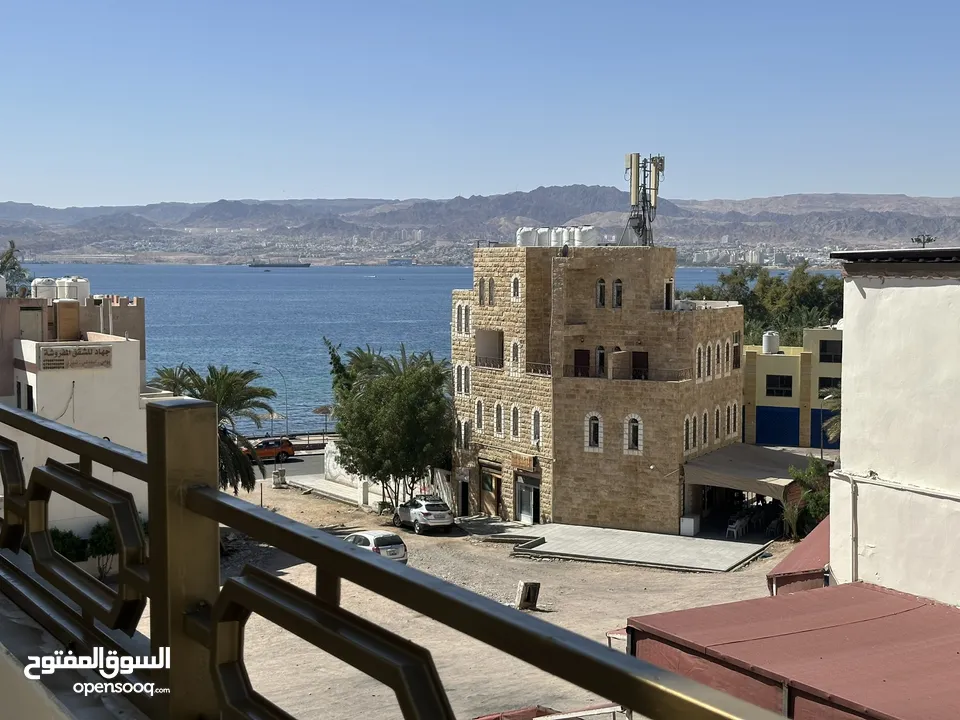 غرف وشقق فندقية نظيفة على البحر وبجانب السوق، موقع ممتاز، مطاعم، موقف عام، بلكونات، انترنت، مكيفات.