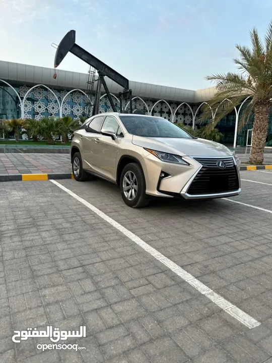 RX350 موديل 2019 ممشى اقل من 70 الف كيلو ذهبي من داخل بيج نظافه والفخامه في الكزس RX350