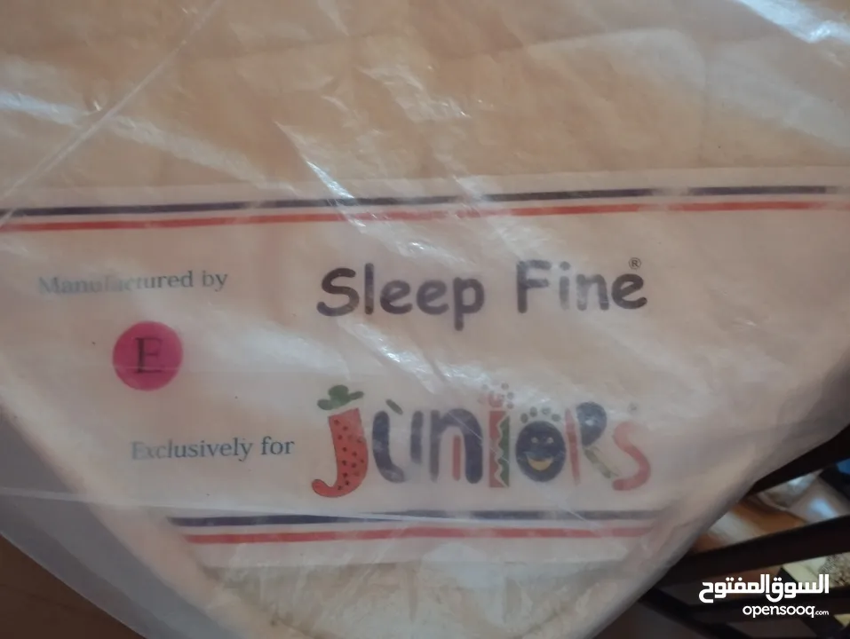 سرير اطفال من جونيور مع الدوشك child bed brand    juniors