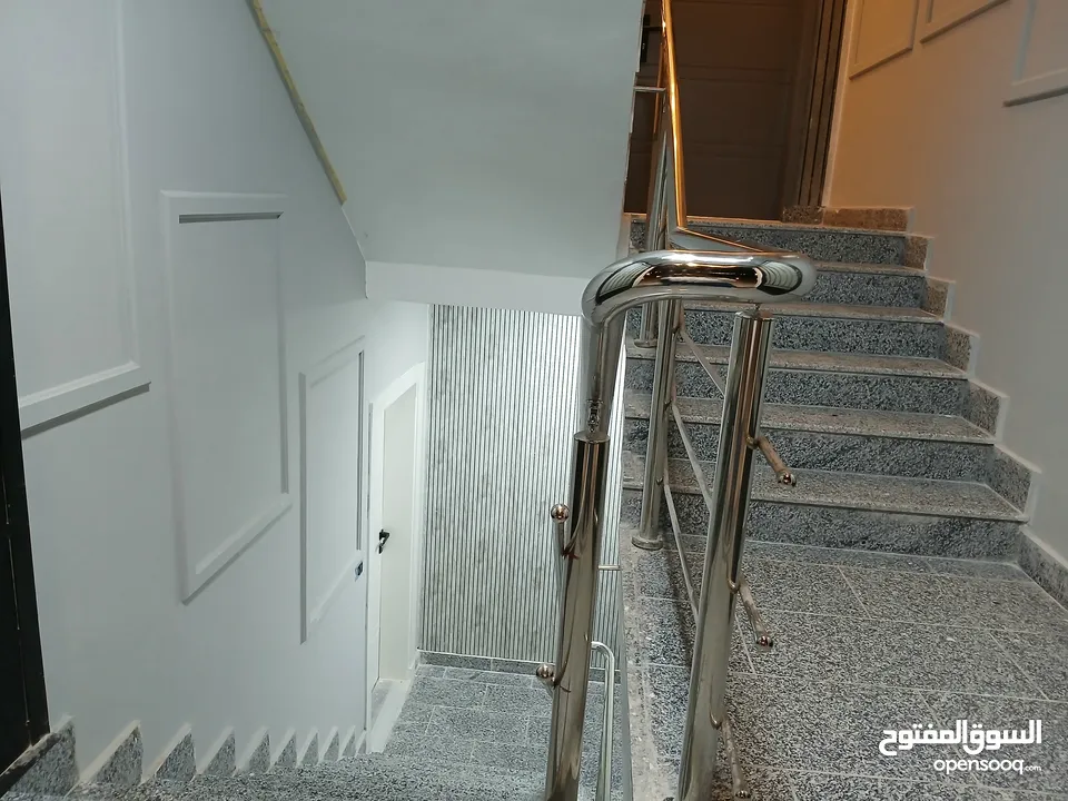 منزل دوبلكس ثلاث طوابق للبيع