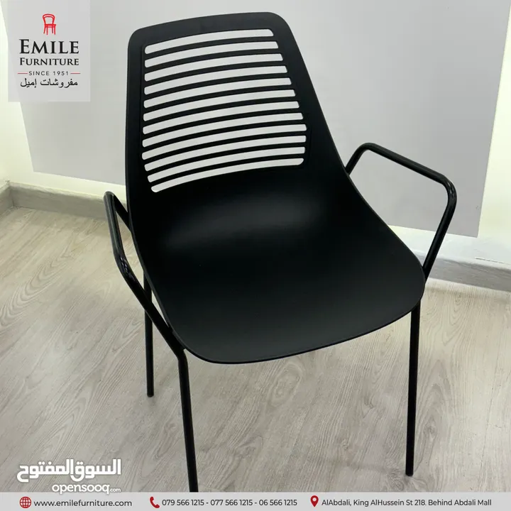 كرسي عظم أرجل معدن  مع أيدي بألوان مميزة