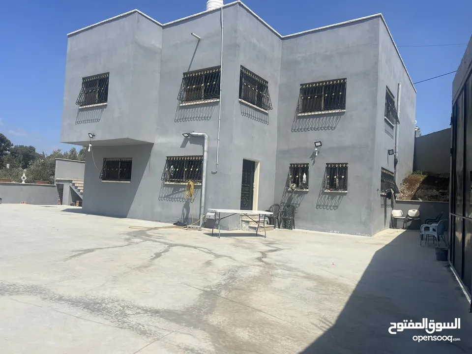 طابقين مع جنينه